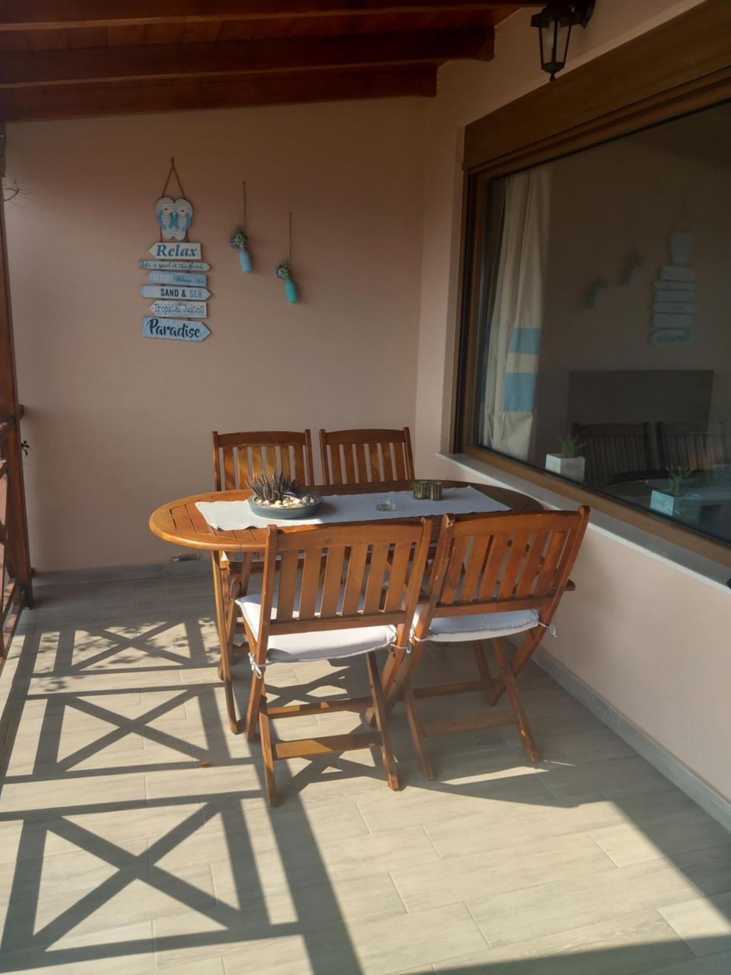 Paralio Astros Beachfront Suite Xiropigado Habitación foto